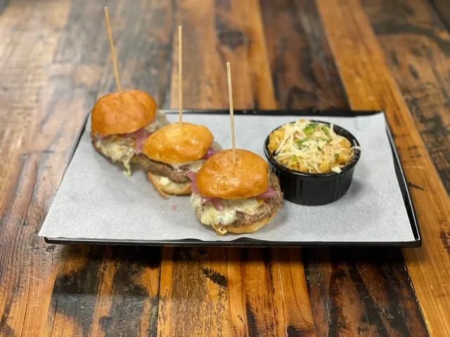 Roasted Garlic & Cheddar Turkey Burger