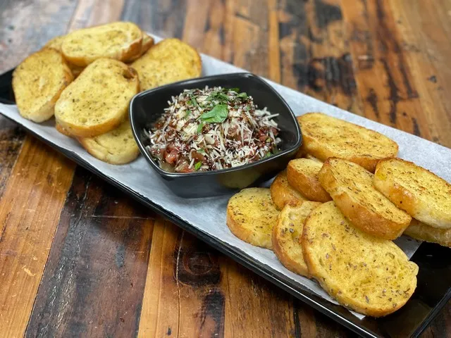 Tomato Bruschetta with Toasted Bread